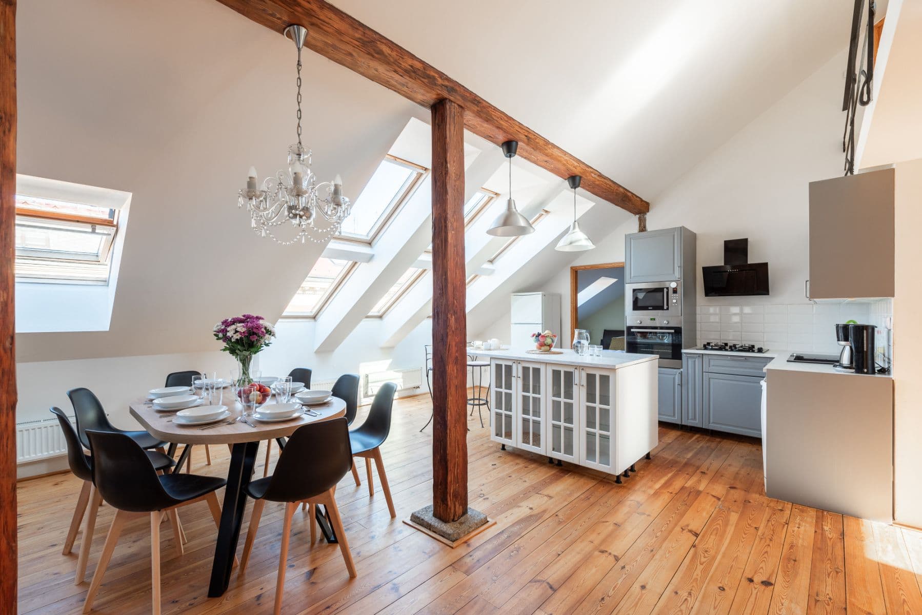 Prenájom bytu 80 m², Pštrossova, Praha, Praha Prenájom bytu 80 m², Pštrossova, Praha, Praha