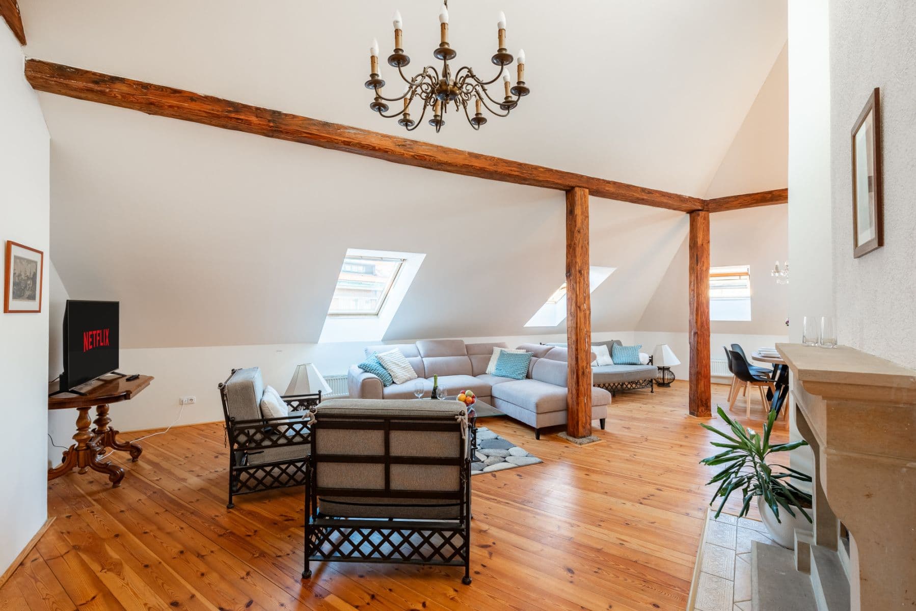 Prenájom bytu 80 m², Pštrossova, Praha, Praha Prenájom bytu 80 m², Pštrossova, Praha, Praha