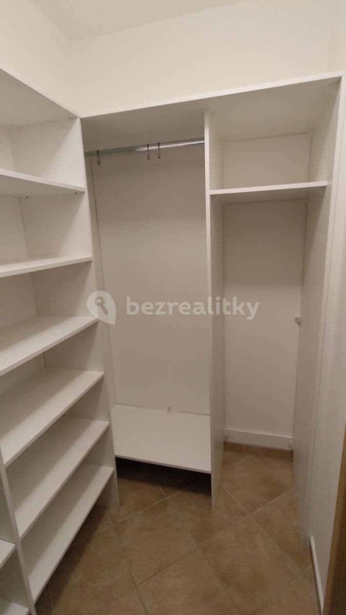 Prenájom bytu 2-izbový 48 m², V Zahradách, Praha, Praha Prenájom bytu 2-izbový 48 m², V Zahradách, Praha, Praha