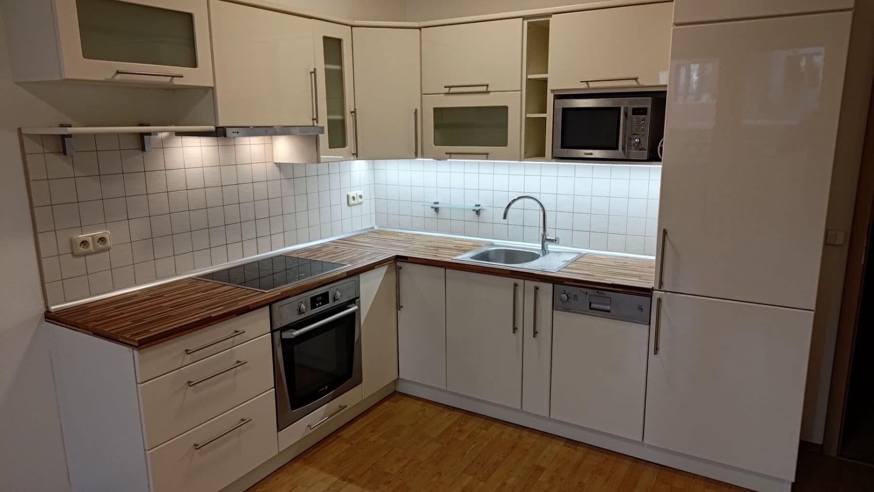 Prenájom bytu 2-izbový 48 m², V Zahradách, Praha, Praha Prenájom bytu 2-izbový 48 m², V Zahradách, Praha, Praha
