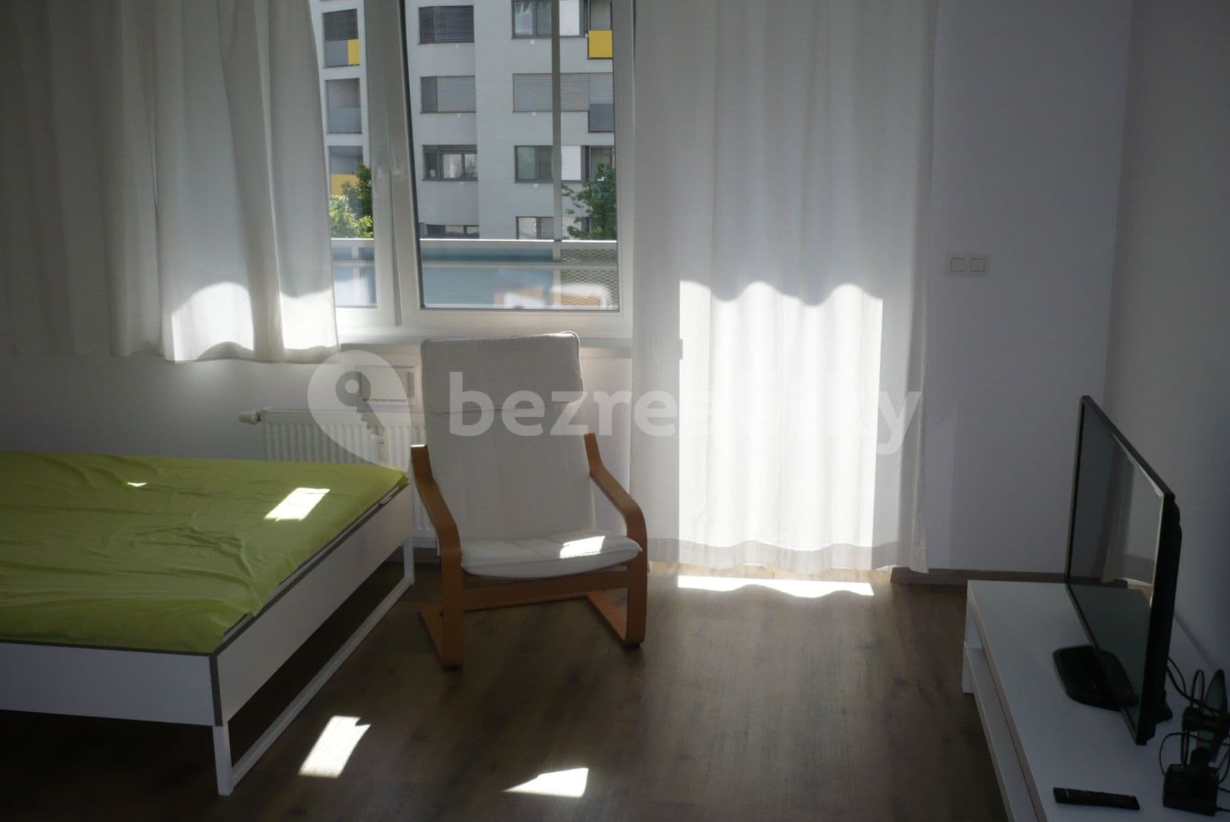 Prenájom bytu 1-izbový 37 m², Malokrasňanská, Rača, Bratislavský kraj Prenájom bytu 1-izbový 37 m², Malokrasňanská, Rača, Bratislavský kraj