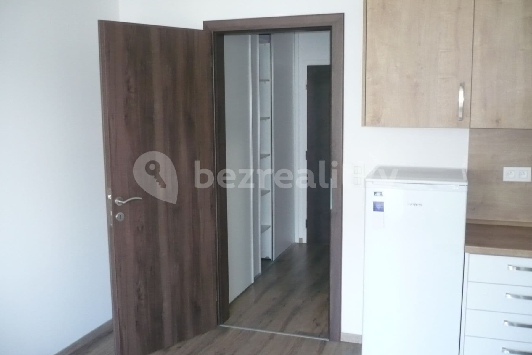 Prenájom bytu 1-izbový 37 m², Malokrasňanská, Rača, Bratislavský kraj Prenájom bytu 1-izbový 37 m², Malokrasňanská, Rača, Bratislavský kraj