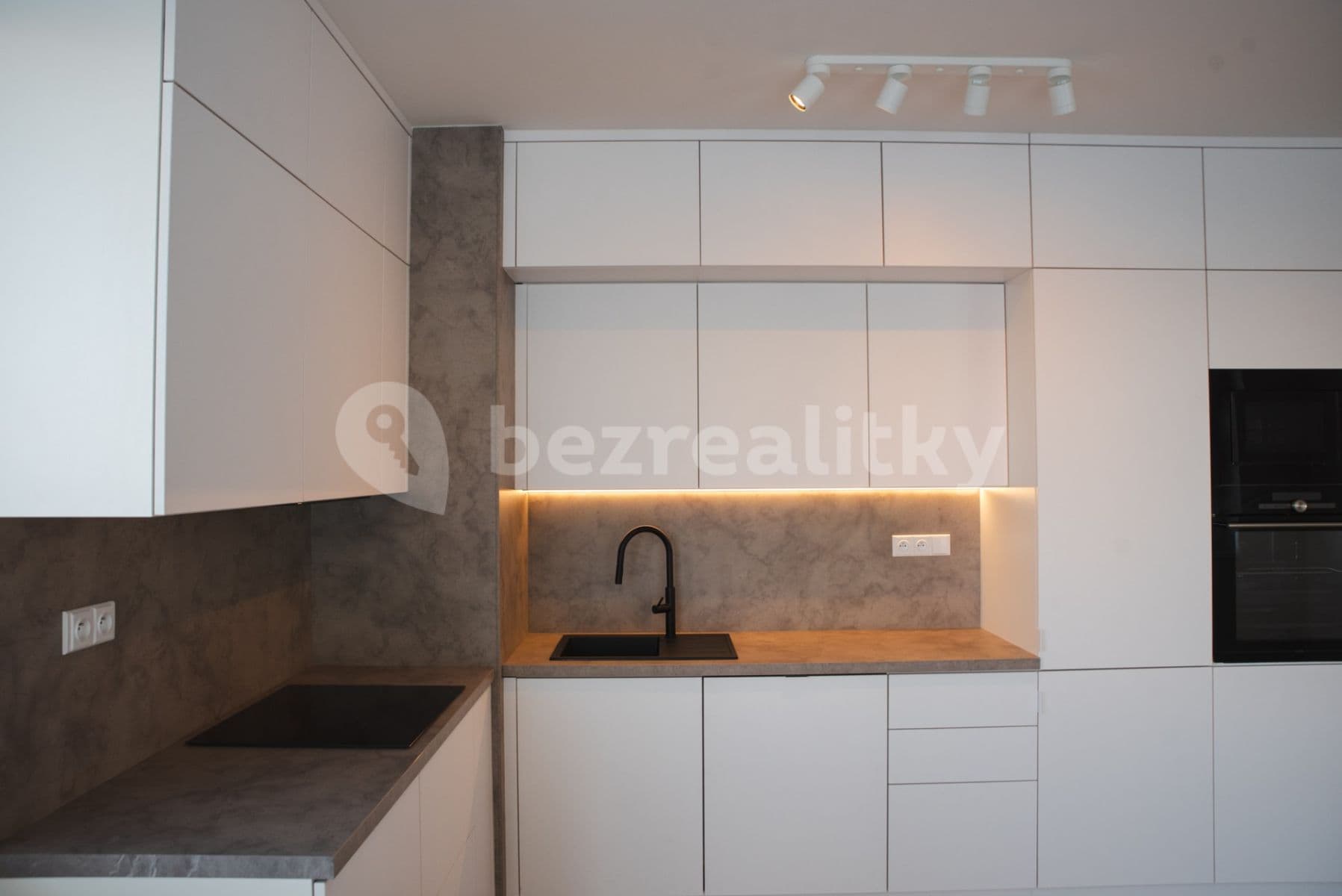 Prenájom bytu 3-izbový 78 m², Čakovická, Praha, Praha Prenájom bytu 3-izbový 78 m², Čakovická, Praha, Praha