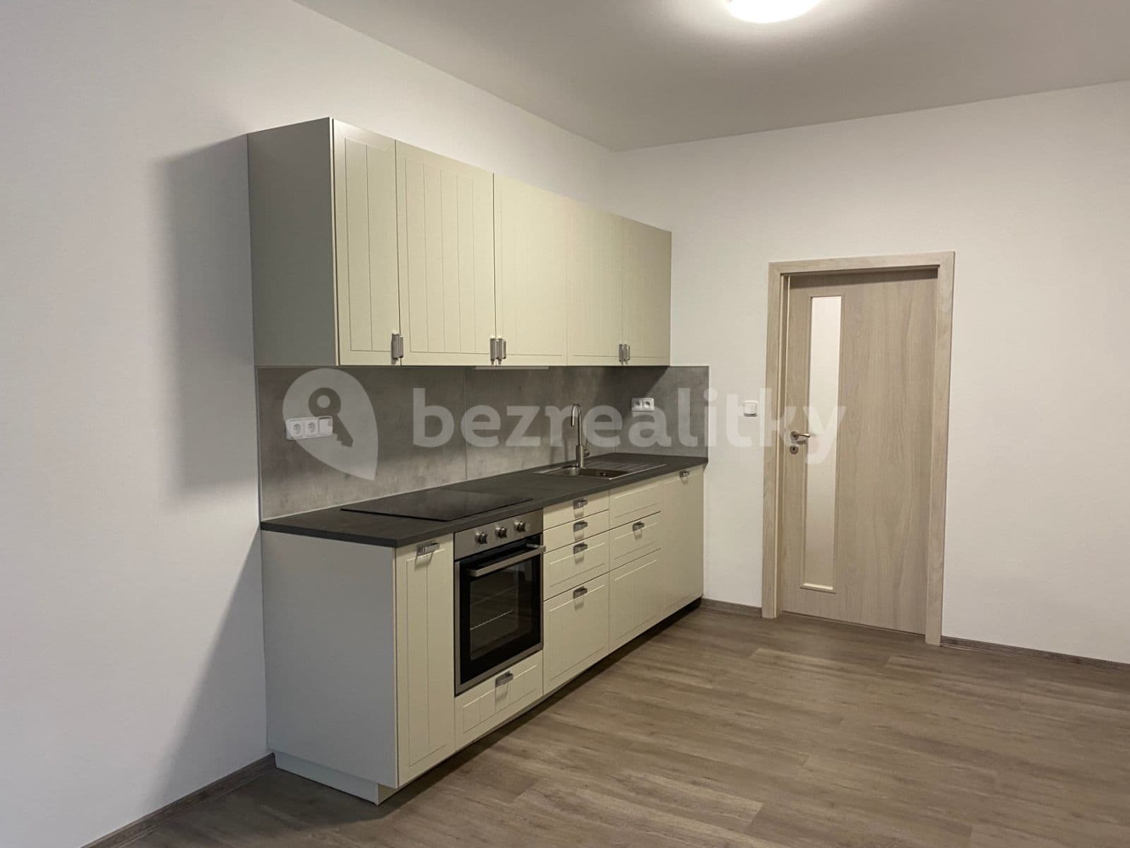Prenájom bytu 2-izbový 90 m², U Strže, Praha, Praha Prenájom bytu 2-izbový 90 m², U Strže, Praha, Praha