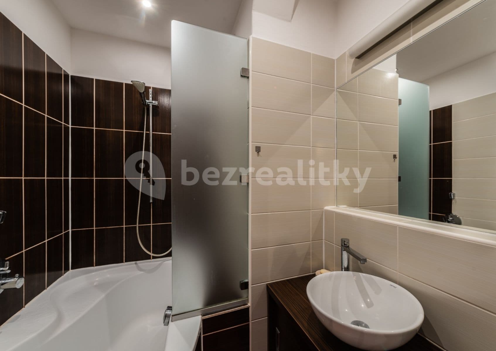 Prenájom bytu 3-izbový 54 m², Jeremenkova, Praha, Praha Prenájom bytu 3-izbový 54 m², Jeremenkova, Praha, Praha