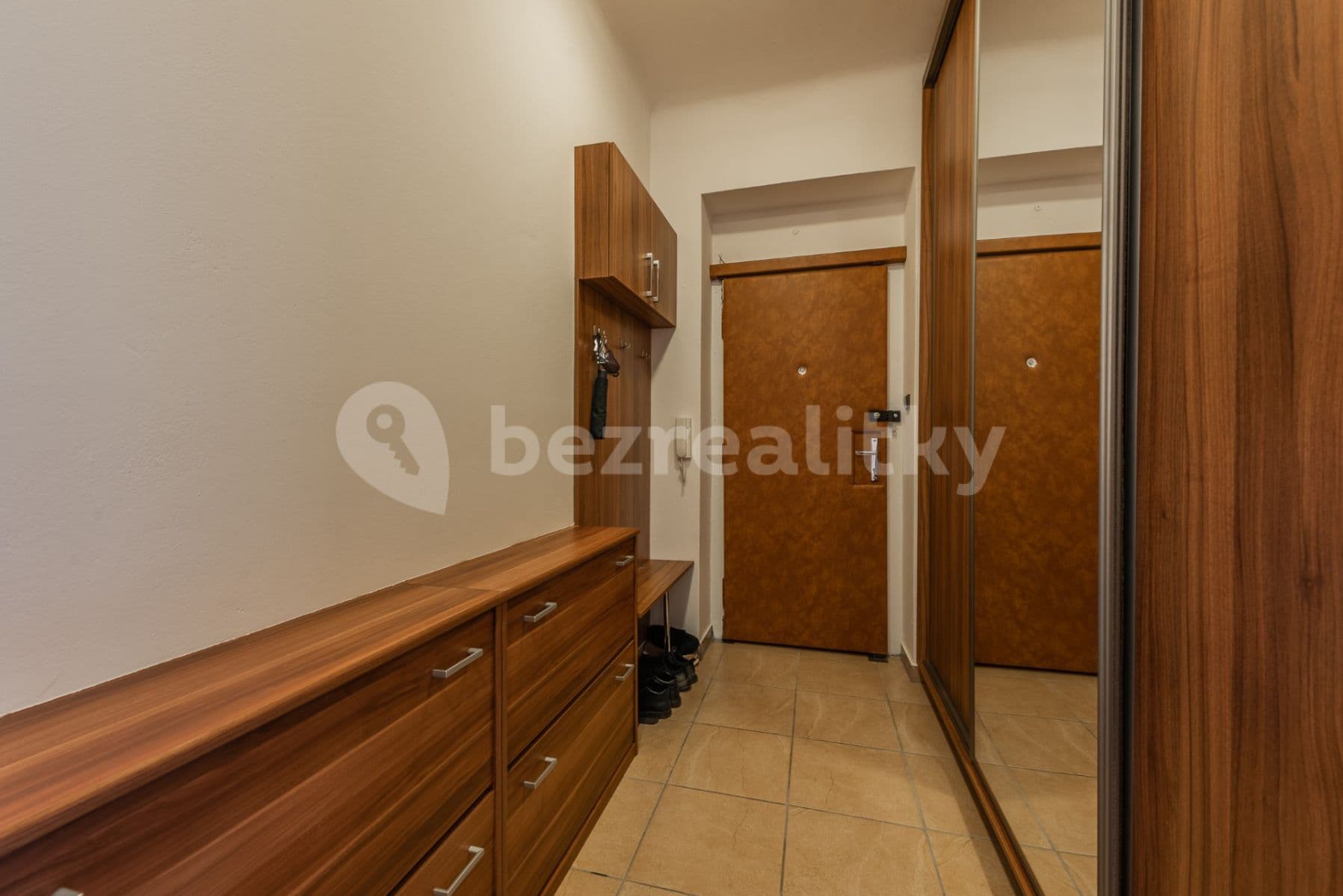 Prenájom bytu 3-izbový 54 m², Jeremenkova, Praha, Praha Prenájom bytu 3-izbový 54 m², Jeremenkova, Praha, Praha