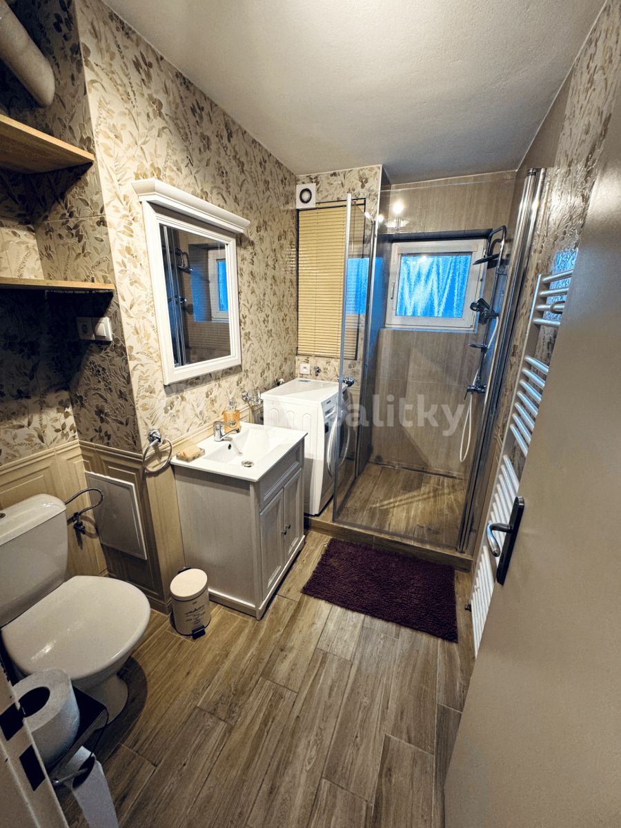 Prenájom bytu 2-izbový 50 m², Lovinského, Bratislava - mestská časť Staré Mesto, Bratislavský kraj Prenájom bytu 2-izbový 50 m², Lovinského, Bratislava - mestská časť Staré Mesto, Bratislavský kraj