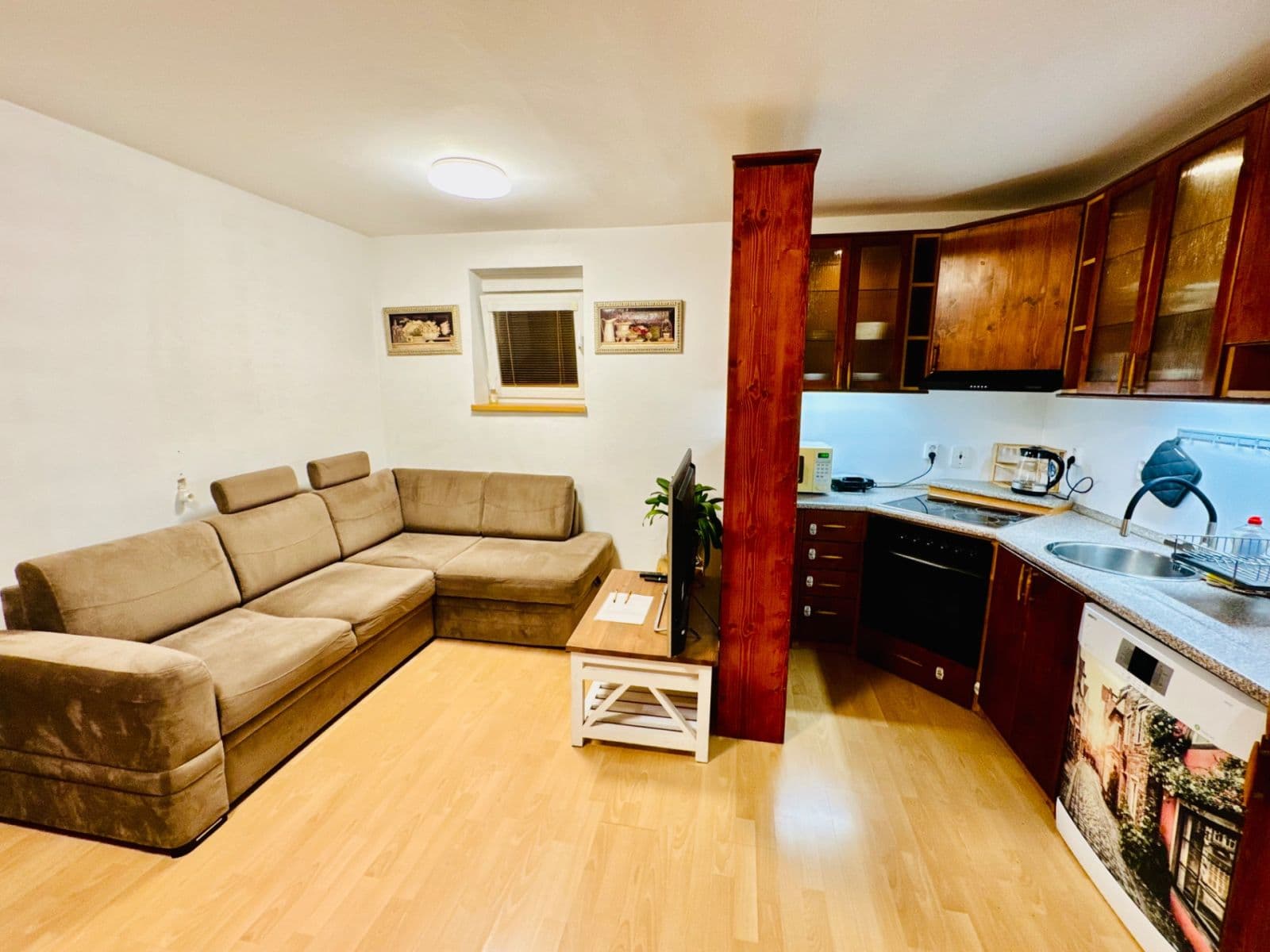 Prenájom bytu 2-izbový 50 m², Lovinského, Bratislava - mestská časť Staré Mesto, Bratislavský kraj Prenájom bytu 2-izbový 50 m², Lovinského, Bratislava - mestská časť Staré Mesto, Bratislavský kraj