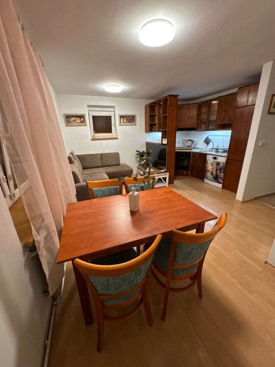 Prenájom bytu 2-izbový 50 m², Lovinského, Bratislava - mestská časť Staré Mesto, Bratislavský kraj Prenájom bytu 2-izbový 50 m², Lovinského, Bratislava - mestská časť Staré Mesto, Bratislavský kraj