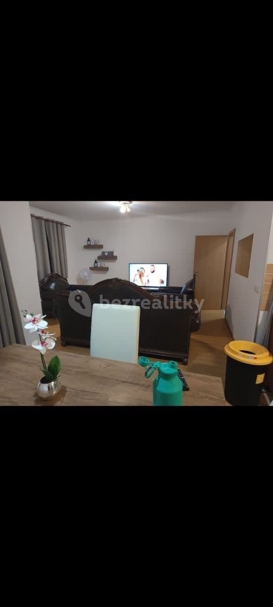 Prenájom bytu 2-izbový 62 m², Chmelová, Vestec, Středočeský kraj Prenájom bytu 2-izbový 62 m², Chmelová, Vestec, Středočeský kraj