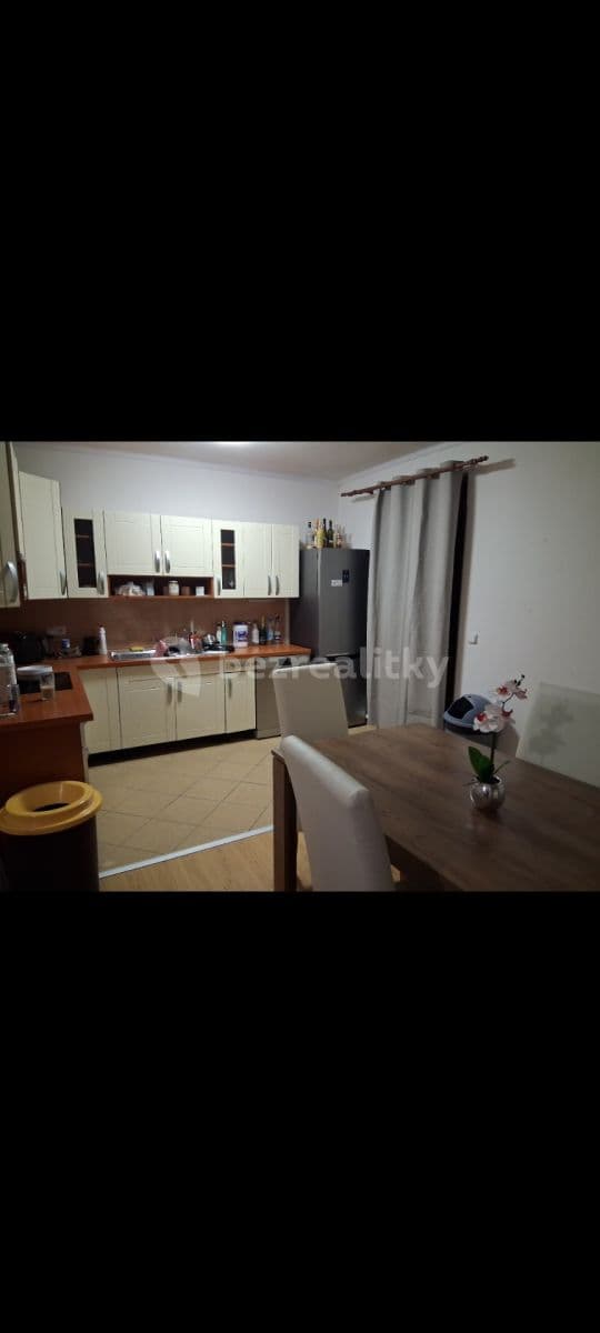 Prenájom bytu 2-izbový 62 m², Chmelová, Vestec, Středočeský kraj Prenájom bytu 2-izbový 62 m², Chmelová, Vestec, Středočeský kraj