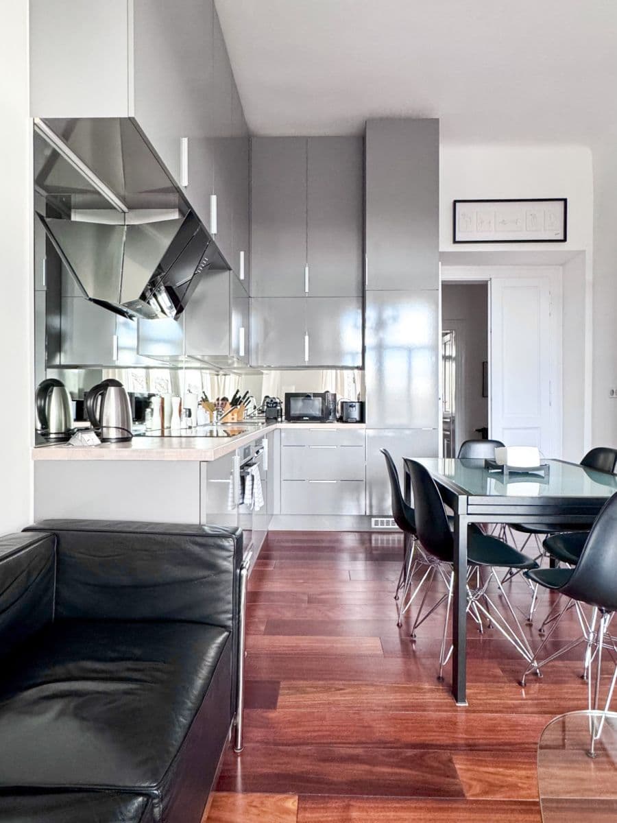 Prenájom bytu 80 m², Masarykovo nábřeží, Praha, Praha Prenájom bytu 80 m², Masarykovo nábřeží, Praha, Praha