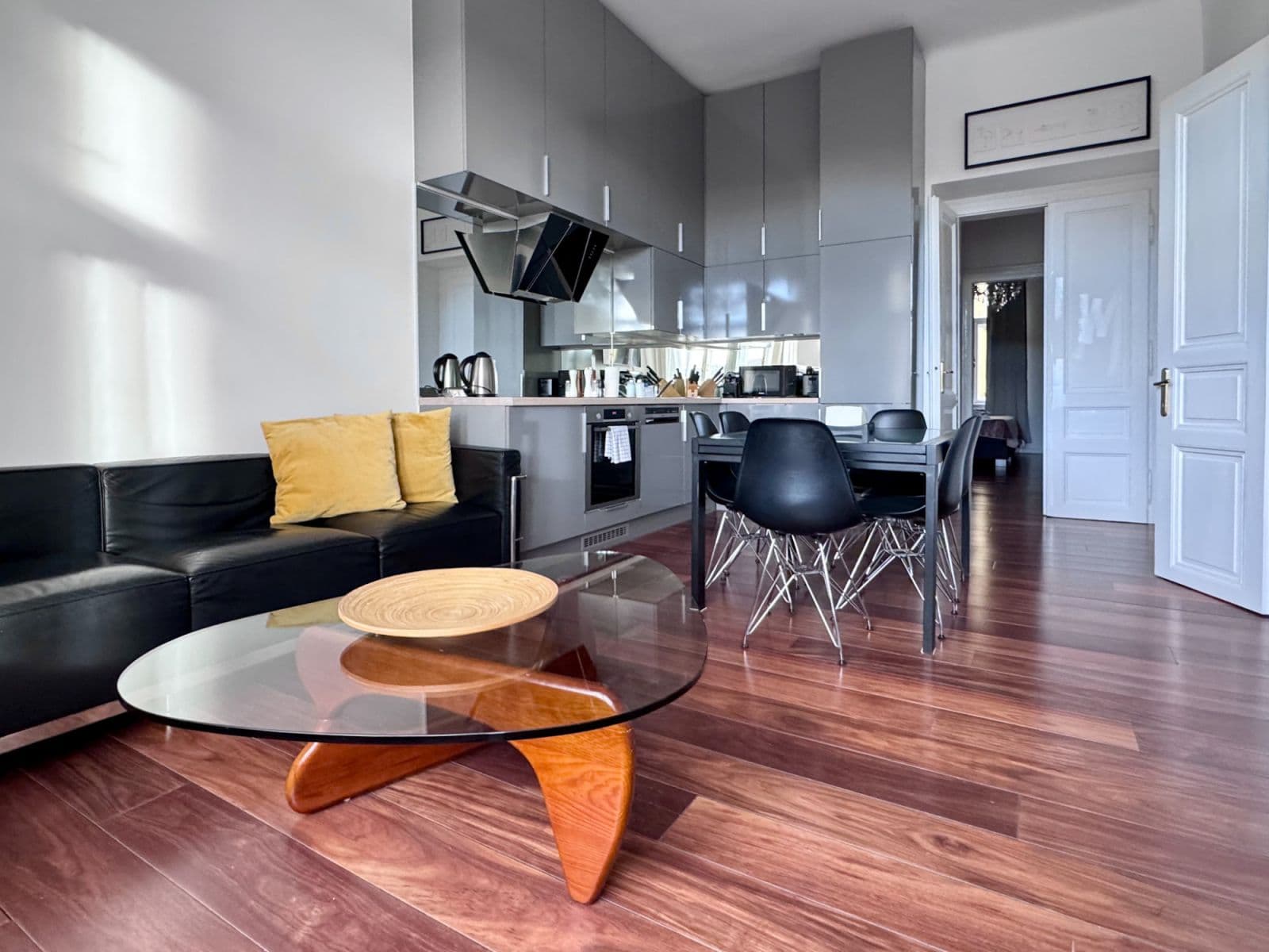 Prenájom bytu 80 m², Masarykovo nábřeží, Praha, Praha Prenájom bytu 80 m², Masarykovo nábřeží, Praha, Praha