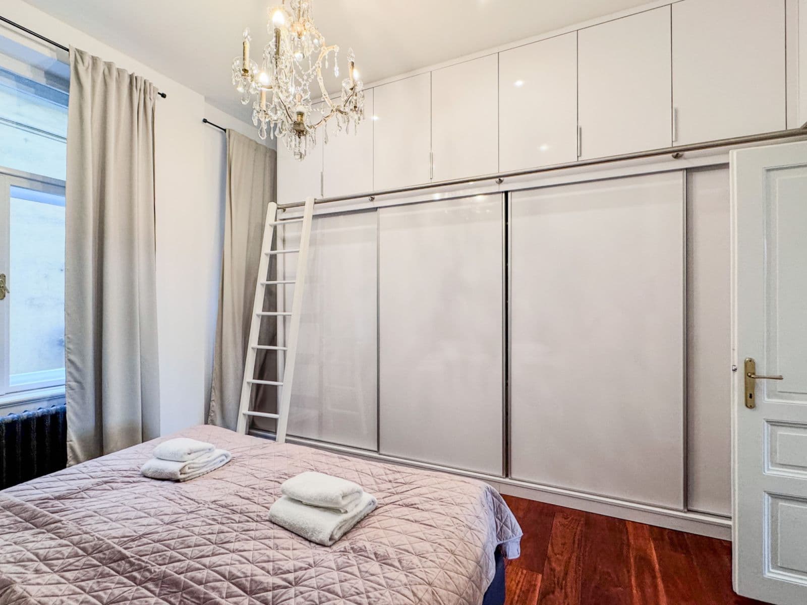 Prenájom bytu 80 m², Masarykovo nábřeží, Praha, Praha Prenájom bytu 80 m², Masarykovo nábřeží, Praha, Praha