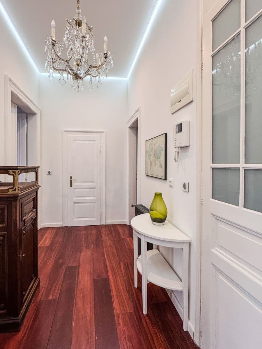 Prenájom bytu 80 m², Masarykovo nábřeží, Praha, Praha Prenájom bytu 80 m², Masarykovo nábřeží, Praha, Praha