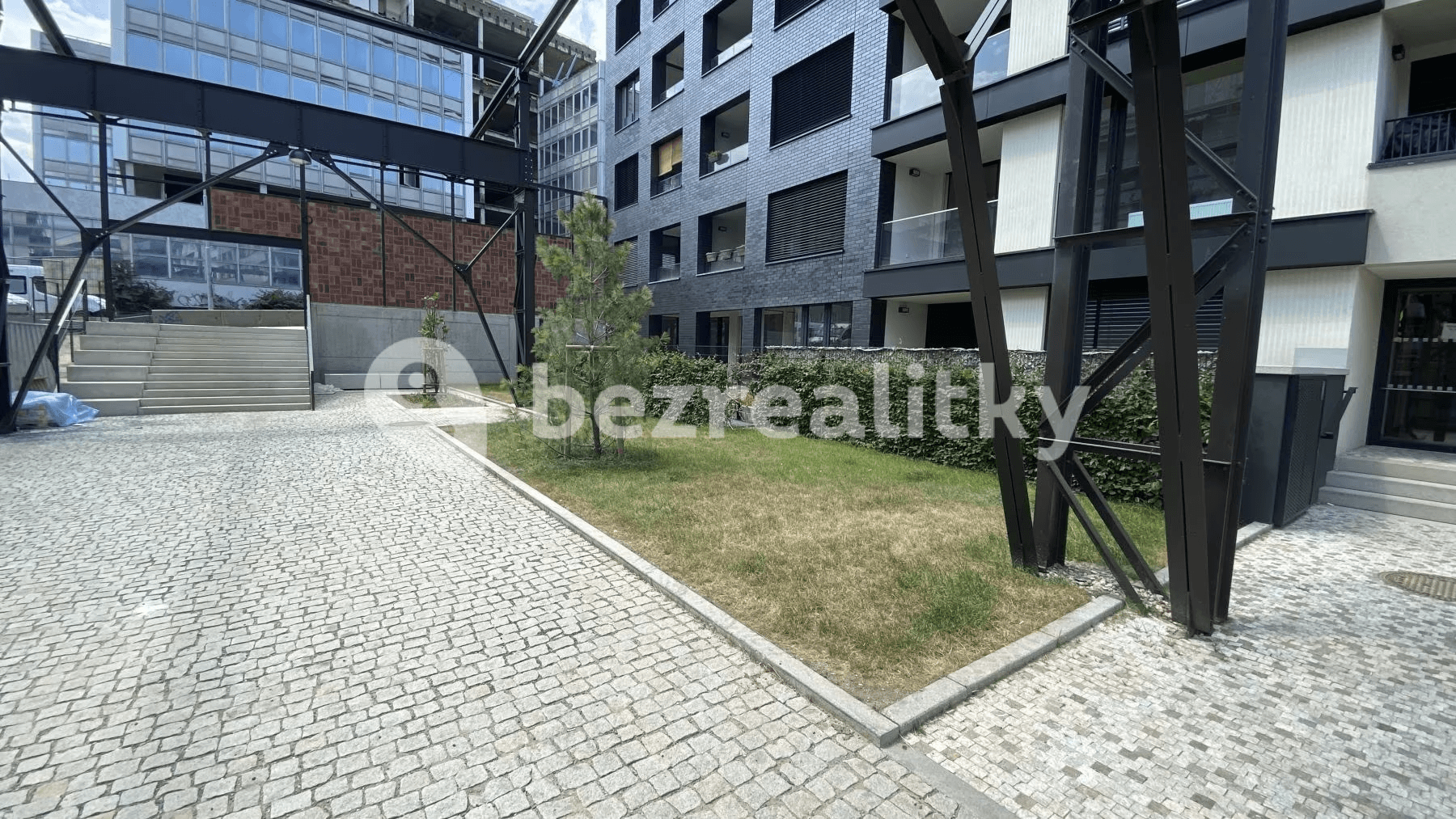 Prenájom garáže 12 m², U Pergamenky, Praha, Praha Prenájom garáže 12 m², U Pergamenky, Praha, Praha