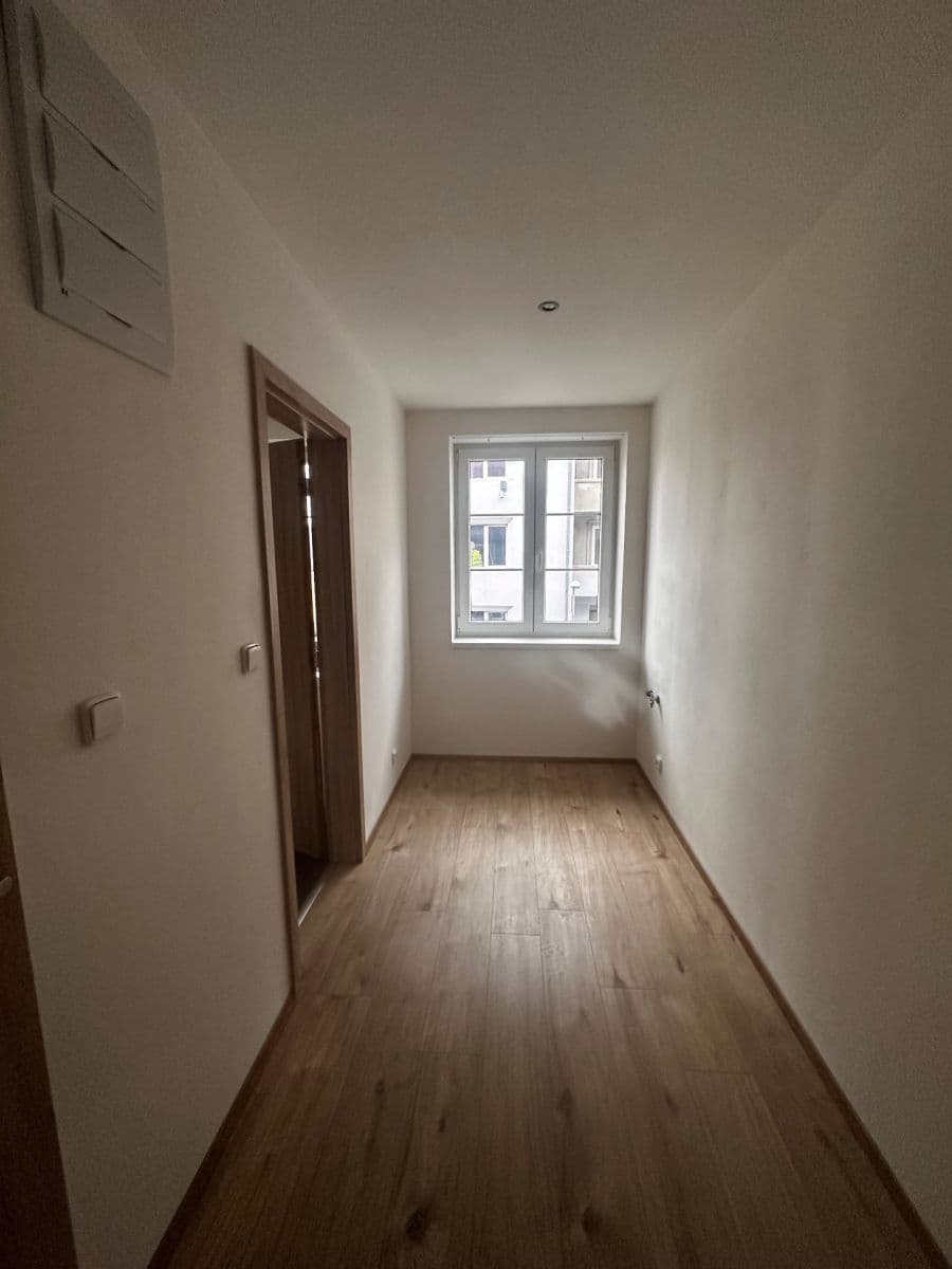 Prenájom bytu 1-izbový 27 m², gen. Svobody, Teplice, Ústecký kraj Prenájom bytu 1-izbový 27 m², gen. Svobody, Teplice, Ústecký kraj