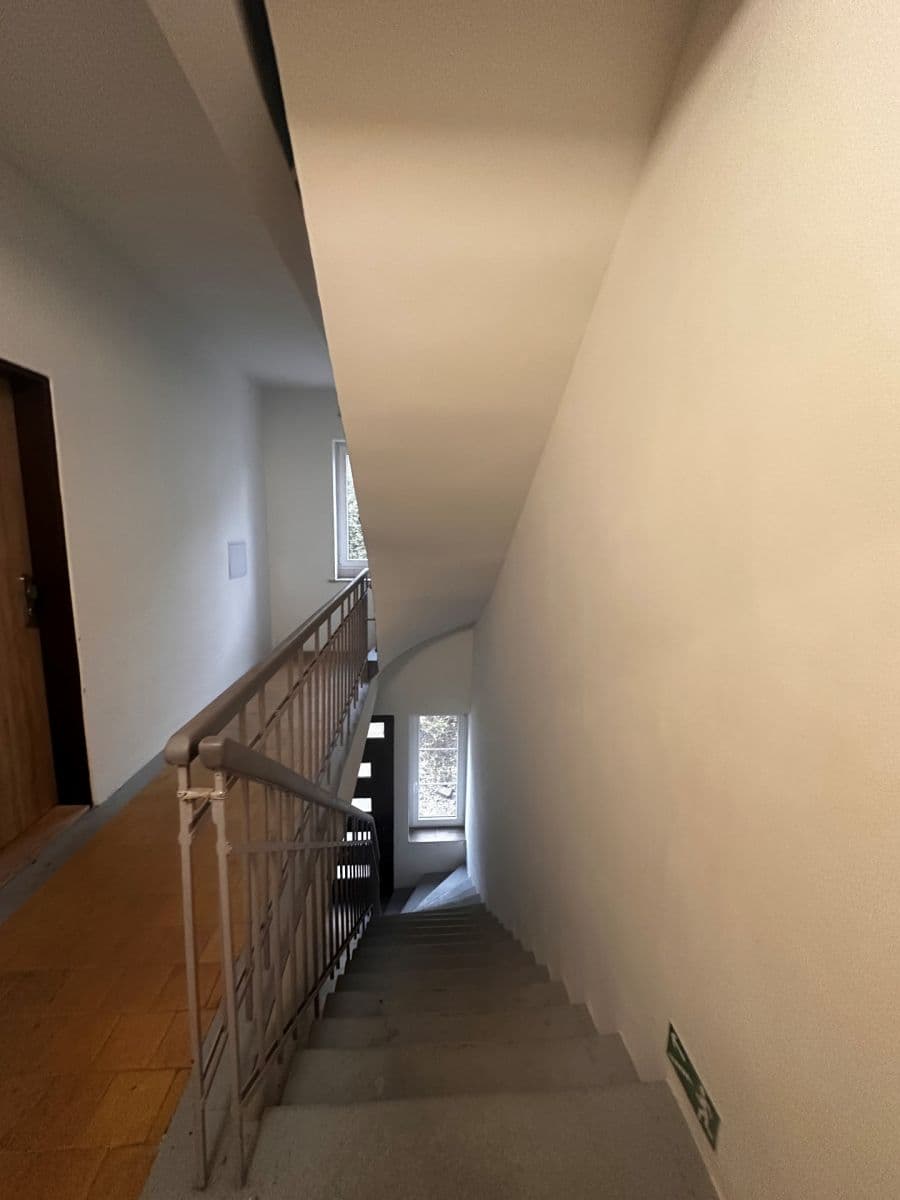 Prenájom bytu 1-izbový 27 m², gen. Svobody, Teplice, Ústecký kraj Prenájom bytu 1-izbový 27 m², gen. Svobody, Teplice, Ústecký kraj