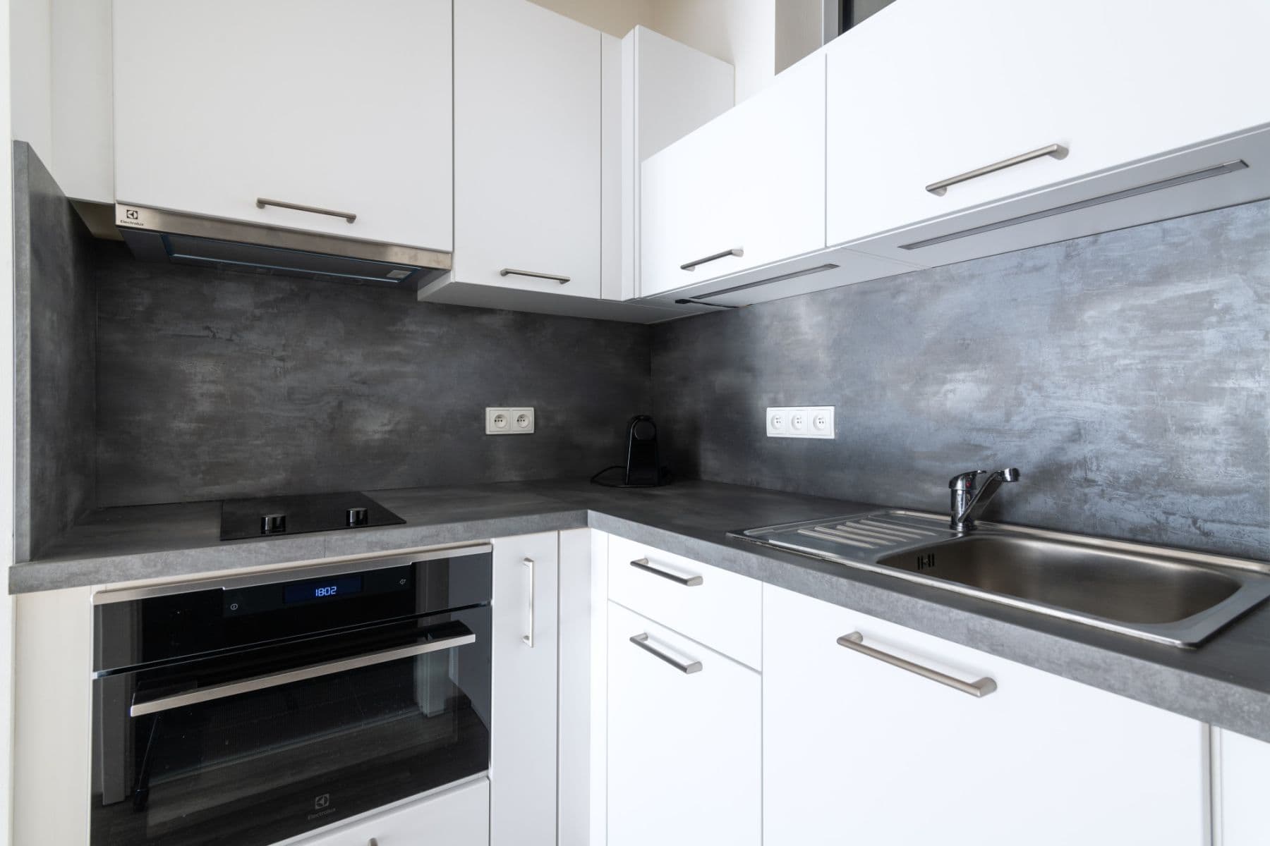 Prenájom bytu 35 m², Hlaváčkova, Praha, Praha Prenájom bytu 35 m², Hlaváčkova, Praha, Praha