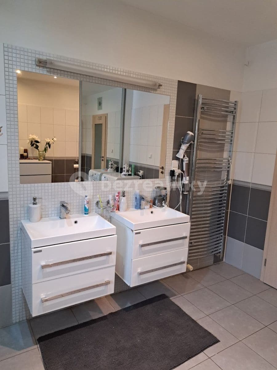Prenájom domu 130 m², pozemok 697 m², Dlážděná, Postřižín, Středočeský kraj Prenájom domu 130 m², pozemok 697 m², Dlážděná, Postřižín, Středočeský kraj