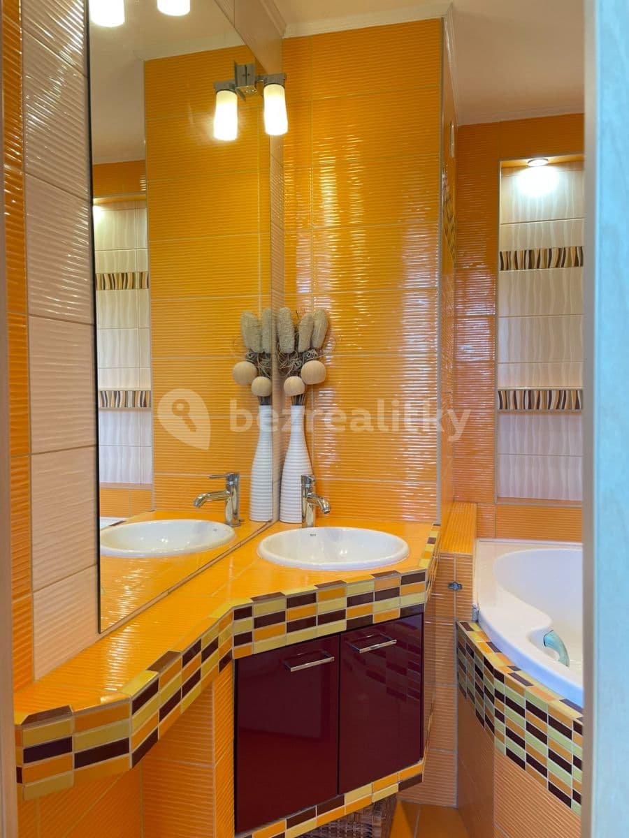 Prenájom bytu 3-izbový 75 m², Nádražní, Hranice, Olomoucký kraj Prenájom bytu 3-izbový 75 m², Nádražní, Hranice, Olomoucký kraj