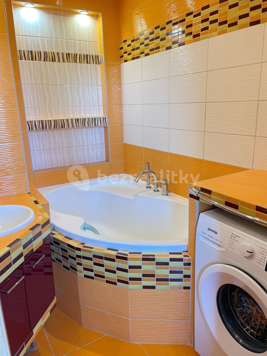 Prenájom bytu 3-izbový 75 m², Nádražní, Hranice, Olomoucký kraj Prenájom bytu 3-izbový 75 m², Nádražní, Hranice, Olomoucký kraj