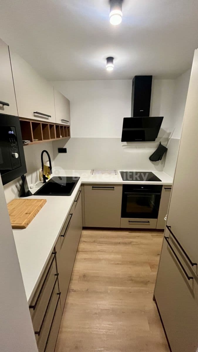 Prenájom bytu 2-izbový 42 m², Ciolkovského, Praha, Praha Prenájom bytu 2-izbový 42 m², Ciolkovského, Praha, Praha