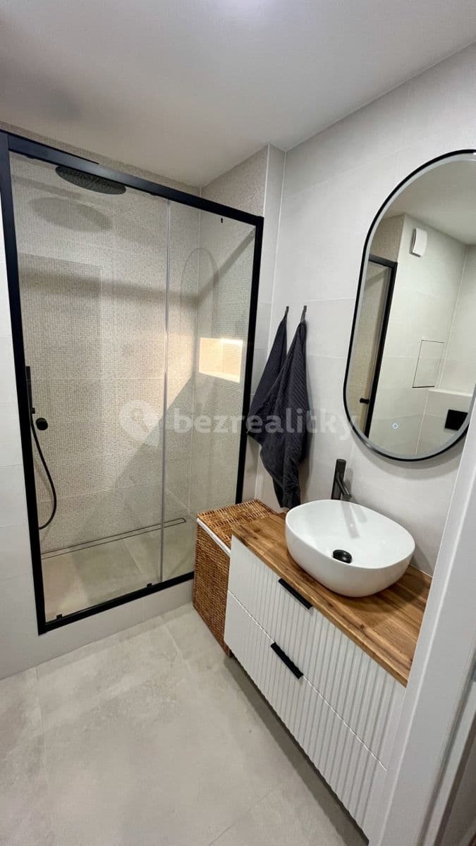 Prenájom bytu 2-izbový 42 m², Ciolkovského, Praha, Praha Prenájom bytu 2-izbový 42 m², Ciolkovského, Praha, Praha