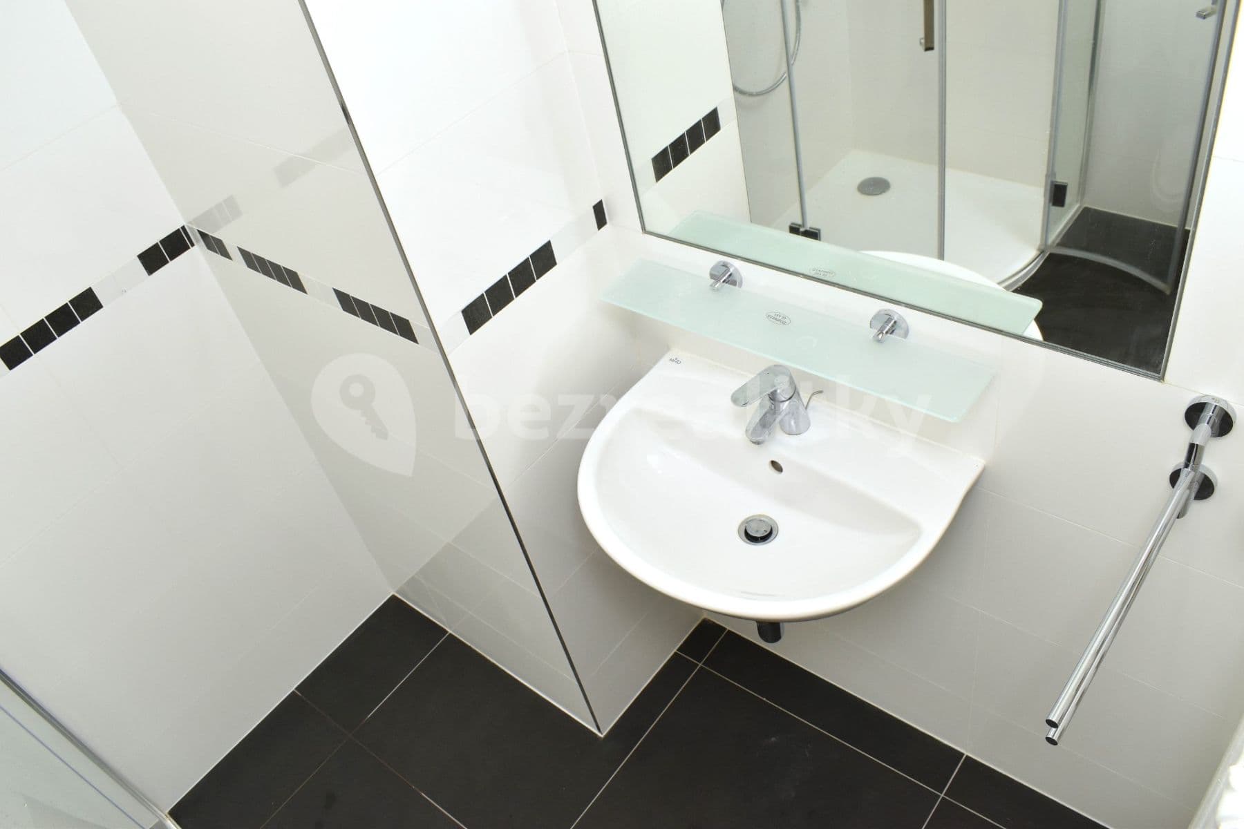 Prenájom bytu 4-izbový 98 m², Kloboukova, Praha, Praha Prenájom bytu 4-izbový 98 m², Kloboukova, Praha, Praha