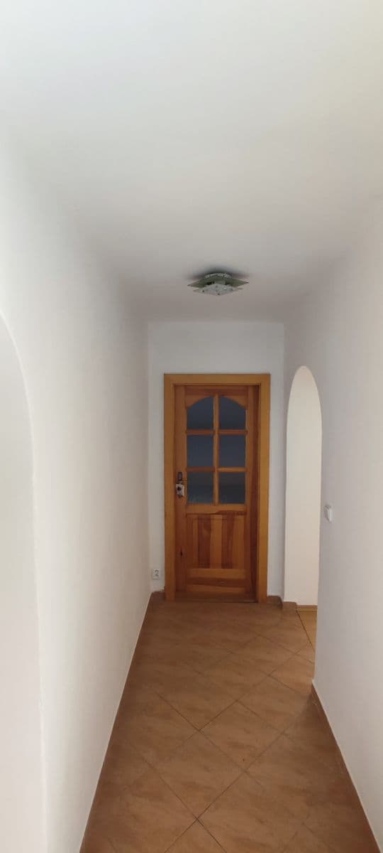 Prenájom bytu 5-izbový 60 m², Rákosníkova, Neveklov, Středočeský kraj Prenájom bytu 5-izbový 60 m², Rákosníkova, Neveklov, Středočeský kraj