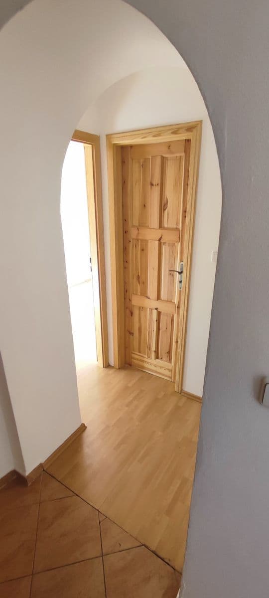 Prenájom bytu 5-izbový 60 m², Rákosníkova, Neveklov, Středočeský kraj Prenájom bytu 5-izbový 60 m², Rákosníkova, Neveklov, Středočeský kraj