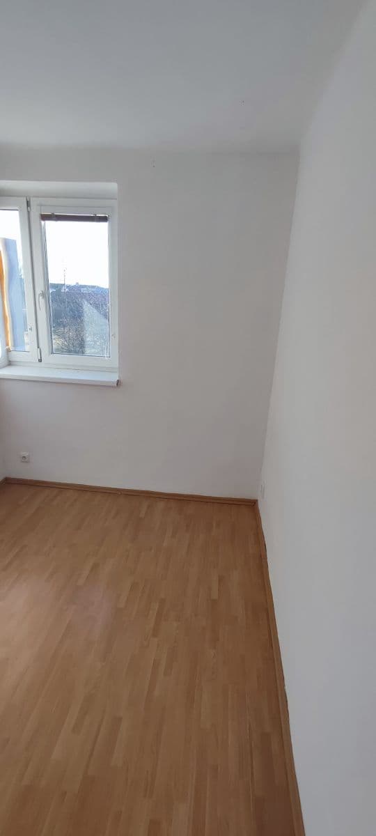 Prenájom bytu 5-izbový 60 m², Rákosníkova, Neveklov, Středočeský kraj Prenájom bytu 5-izbový 60 m², Rákosníkova, Neveklov, Středočeský kraj