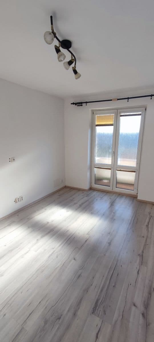 Prenájom bytu 5-izbový 60 m², Rákosníkova, Neveklov, Středočeský kraj Prenájom bytu 5-izbový 60 m², Rákosníkova, Neveklov, Středočeský kraj