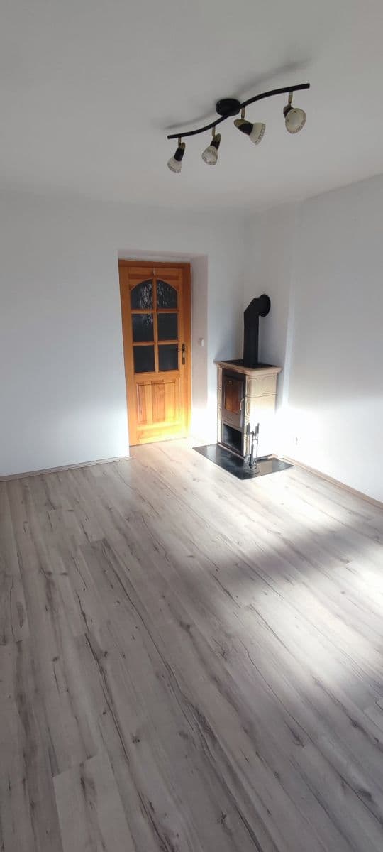 Prenájom bytu 5-izbový 60 m², Rákosníkova, Neveklov, Středočeský kraj Prenájom bytu 5-izbový 60 m², Rákosníkova, Neveklov, Středočeský kraj