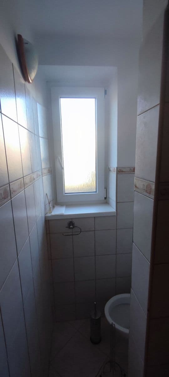 Prenájom bytu 5-izbový 60 m², Rákosníkova, Neveklov, Středočeský kraj Prenájom bytu 5-izbový 60 m², Rákosníkova, Neveklov, Středočeský kraj