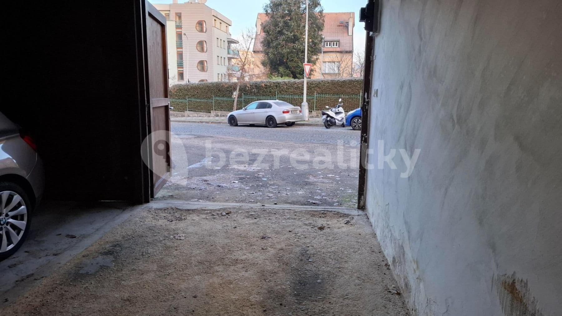 Prenájom garáže 27 m², U Klavírky, Praha, Praha Prenájom garáže 27 m², U Klavírky, Praha, Praha