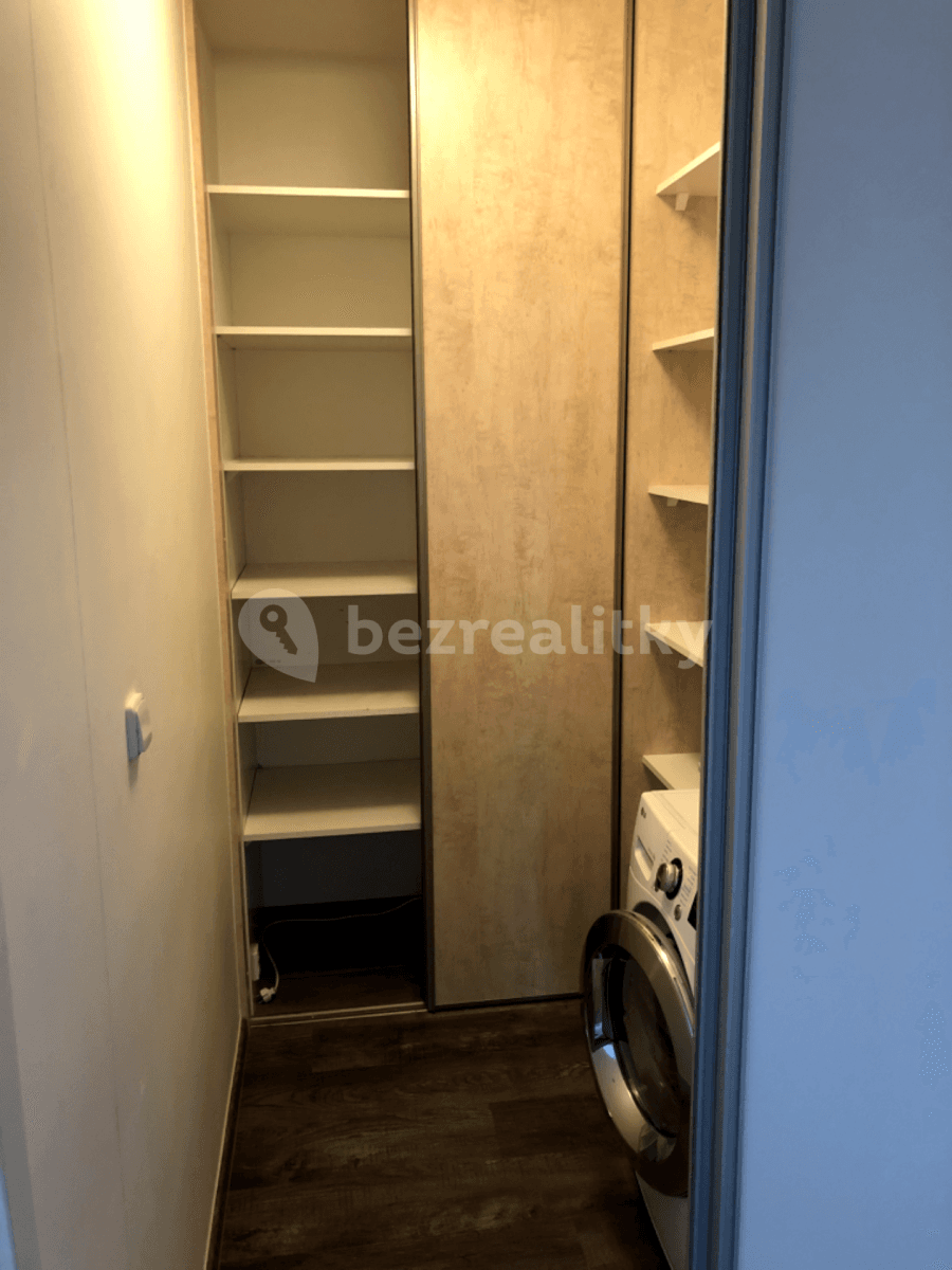 Prenájom bytu 3-izbový 63 m², Valachův žleb, Zlín, Zlínský kraj Prenájom bytu 3-izbový 63 m², Valachův žleb, Zlín, Zlínský kraj