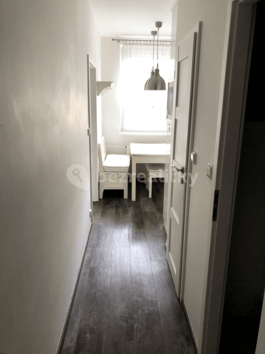 Prenájom bytu 3-izbový 63 m², Valachův žleb, Zlín, Zlínský kraj Prenájom bytu 3-izbový 63 m², Valachův žleb, Zlín, Zlínský kraj