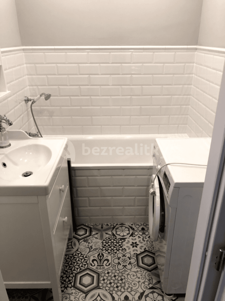 Prenájom bytu 3-izbový 63 m², Valachův žleb, Zlín, Zlínský kraj Prenájom bytu 3-izbový 63 m², Valachův žleb, Zlín, Zlínský kraj