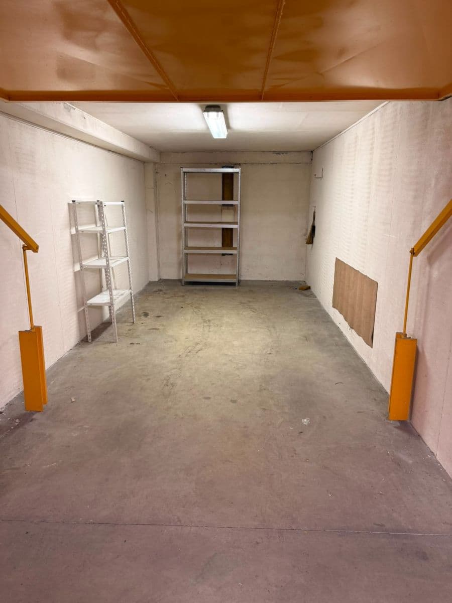 Prenájom garáže 19 m², Praha, Praha Prenájom garáže 19 m², Praha, Praha