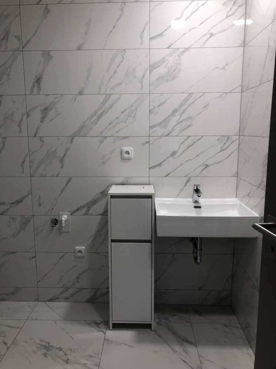 Prenájom bytu 1-izbový 28 m², Bělohorská, Praha, Praha Prenájom bytu 1-izbový 28 m², Bělohorská, Praha, Praha