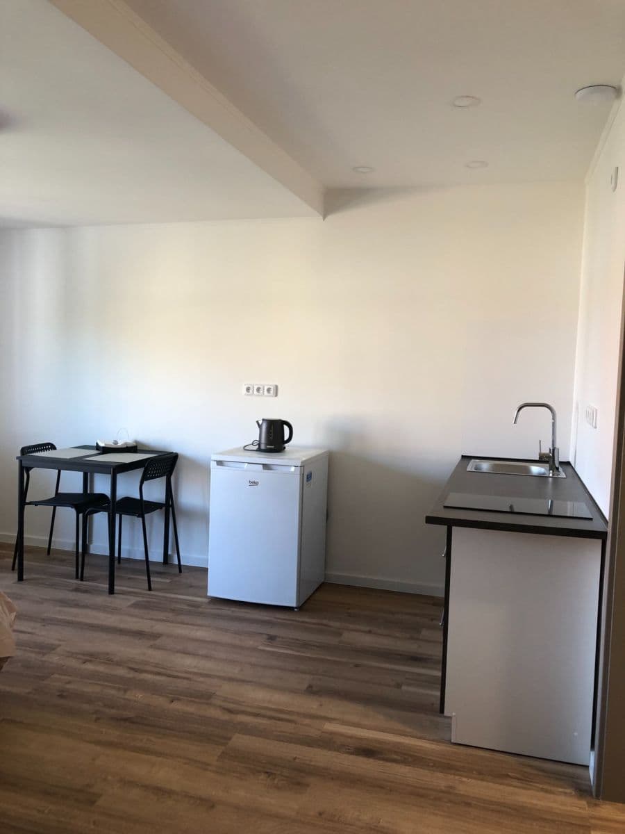Prenájom bytu 1-izbový 28 m², Bělohorská, Praha, Praha Prenájom bytu 1-izbový 28 m², Bělohorská, Praha, Praha