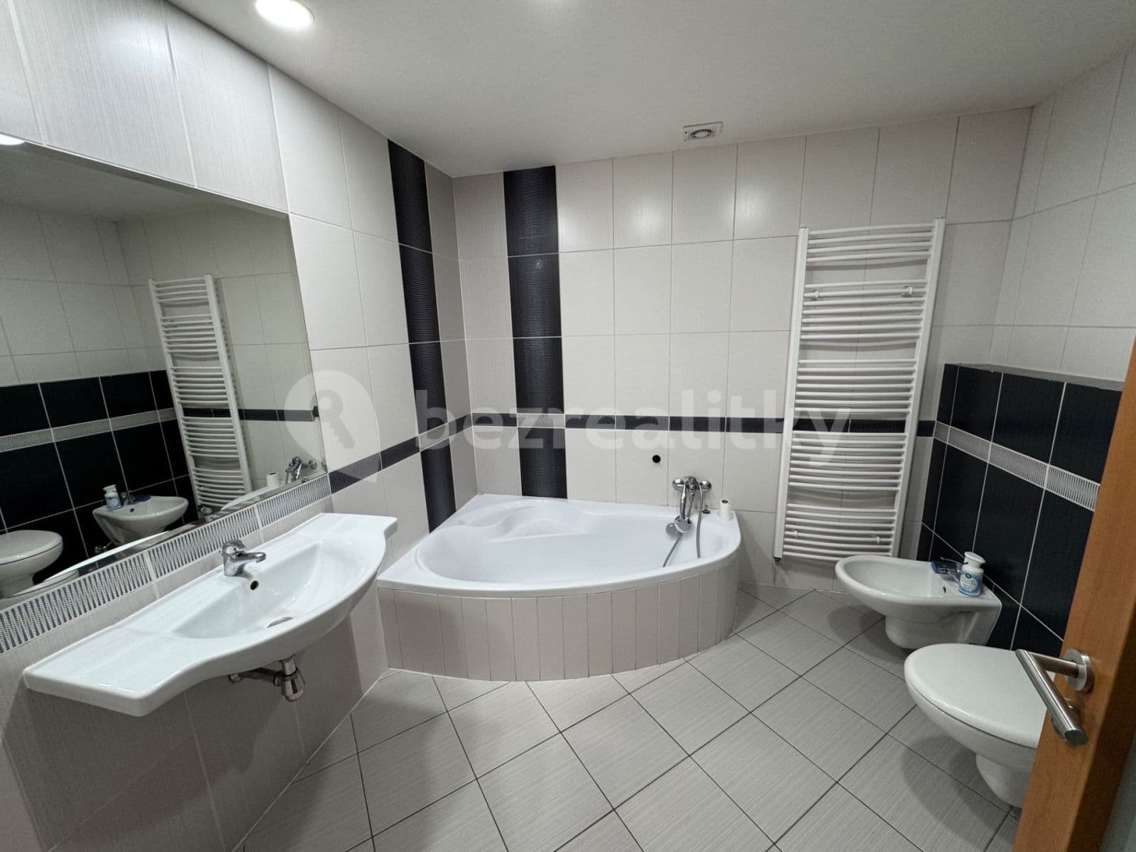 Prenájom bytu 2-izbový 81 m², Pivoňkova, Brno, Jihomoravský kraj Prenájom bytu 2-izbový 81 m², Pivoňkova, Brno, Jihomoravský kraj