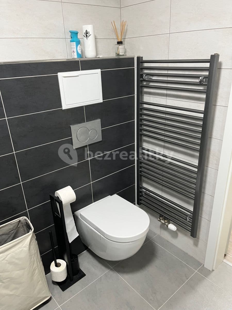 Prenájom bytu 1-izbový 40 m², Hornoměcholupská, Praha, Praha Prenájom bytu 1-izbový 40 m², Hornoměcholupská, Praha, Praha