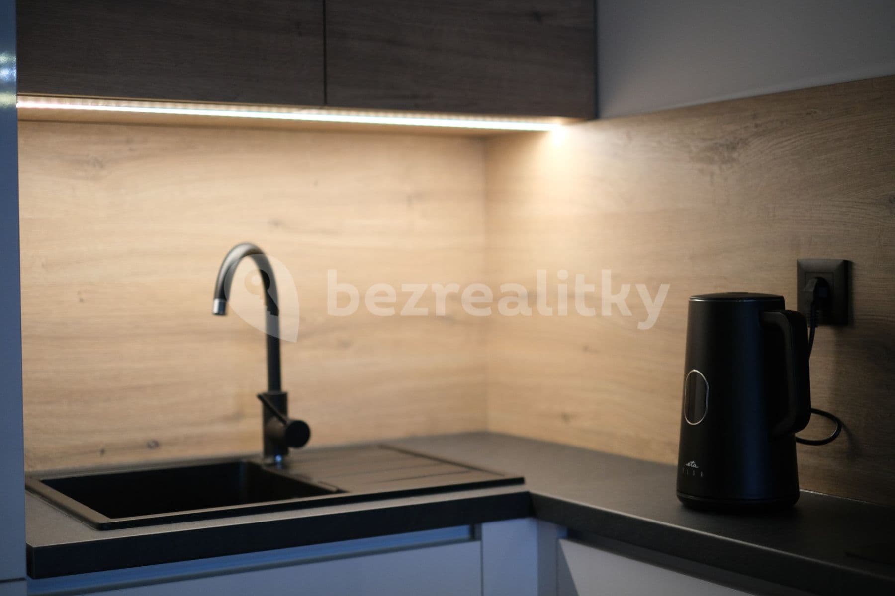 Prenájom bytu 2-izbový 43 m², V Háji, Praha, Praha Prenájom bytu 2-izbový 43 m², V Háji, Praha, Praha