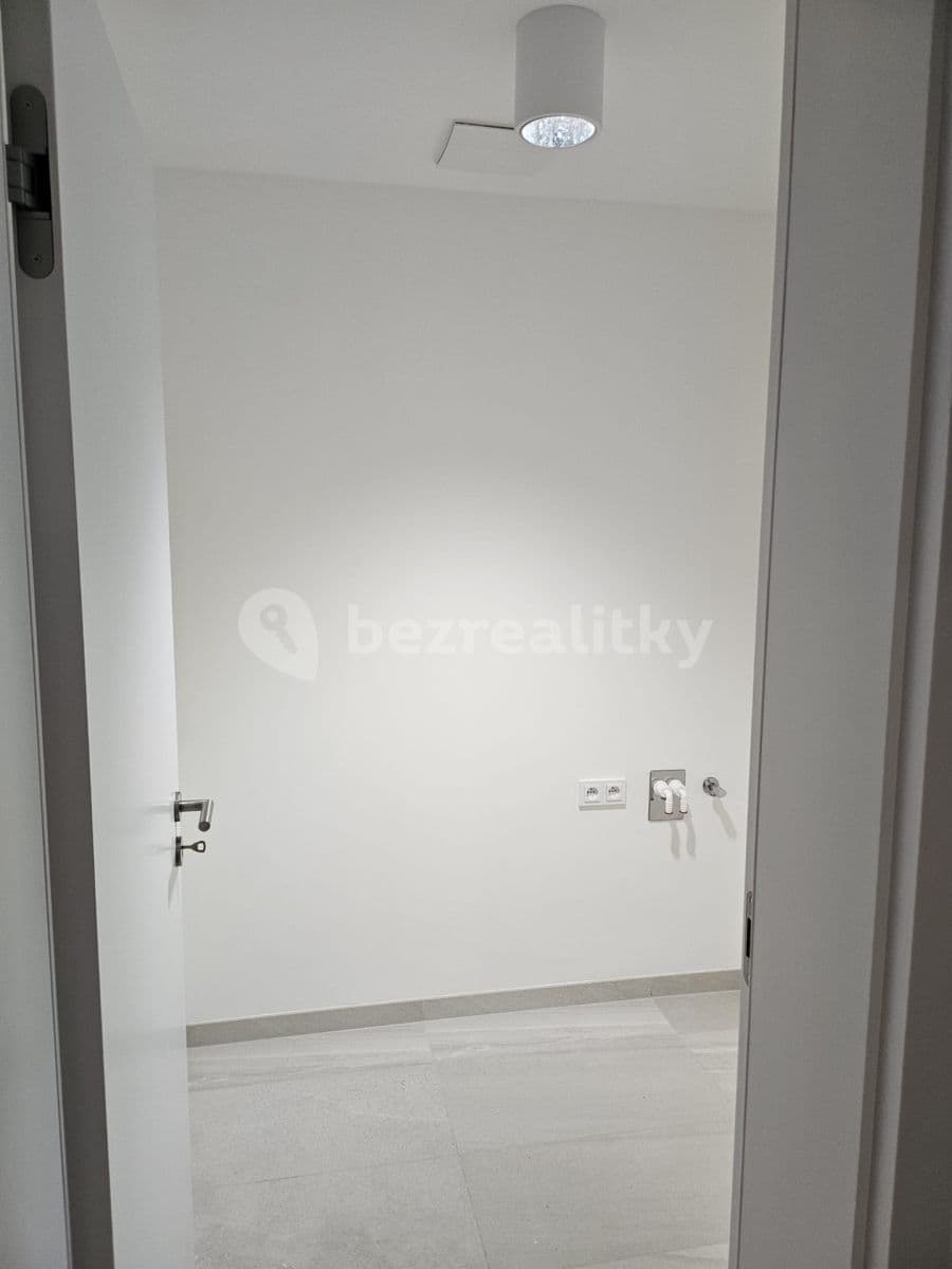 Prenájom bytu 2-izbový 56 m², Praha, Praha Prenájom bytu 2-izbový 56 m², Praha, Praha