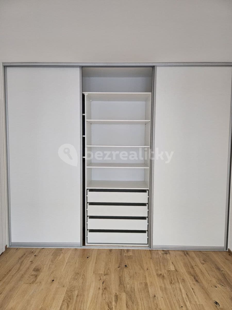 Prenájom bytu 2-izbový 56 m², Praha, Praha Prenájom bytu 2-izbový 56 m², Praha, Praha