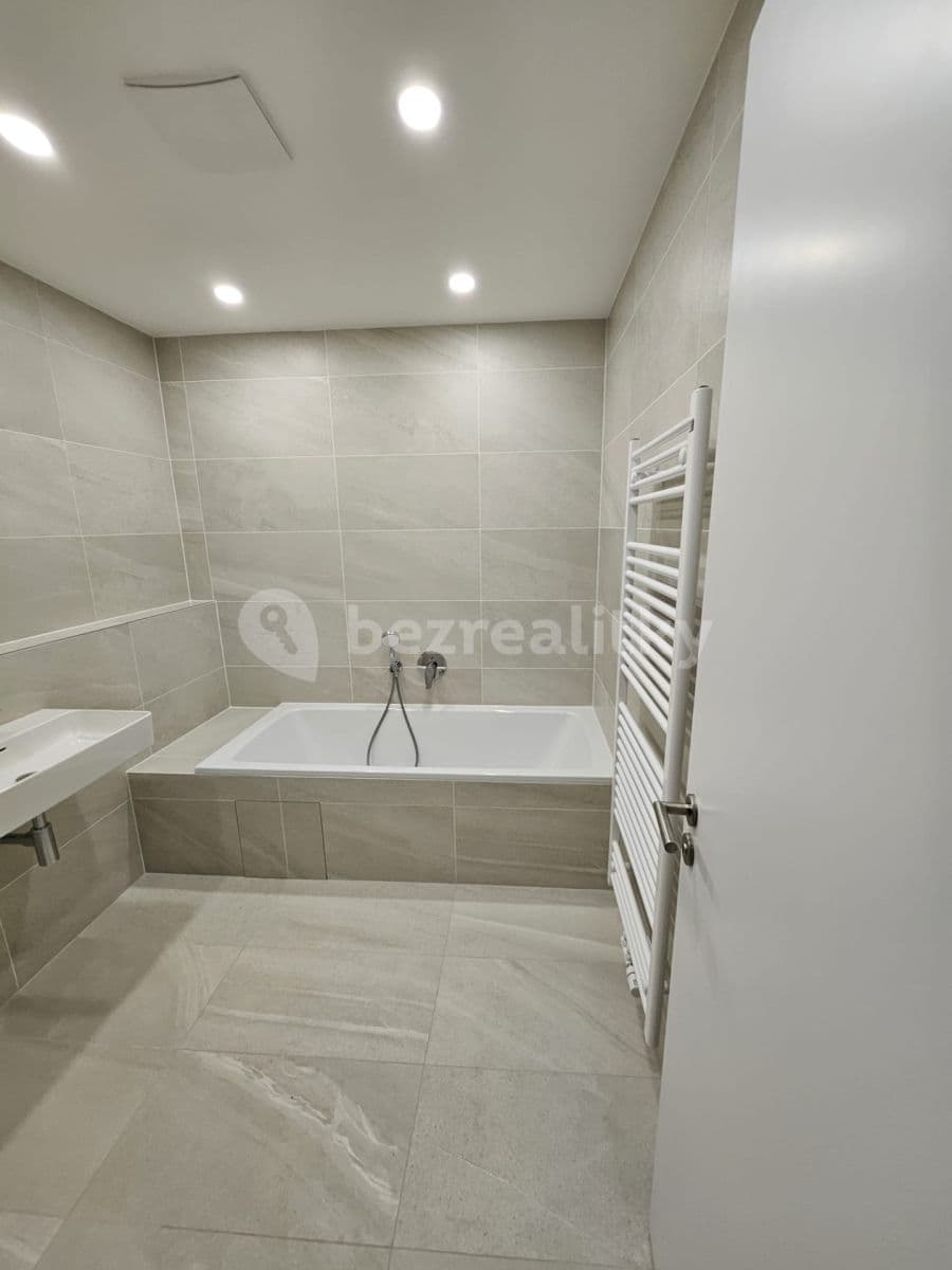 Prenájom bytu 2-izbový 56 m², Praha, Praha Prenájom bytu 2-izbový 56 m², Praha, Praha