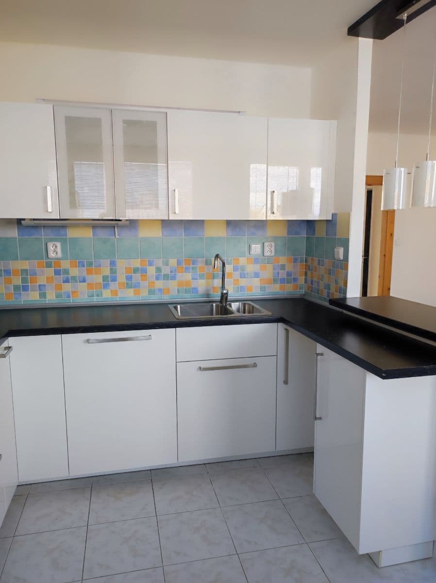 Predaj bytu 3-izbový 70 m², Holíkova, Jílové u Prahy, Středočeský kraj Predaj bytu 3-izbový 70 m², Holíkova, Jílové u Prahy, Středočeský kraj