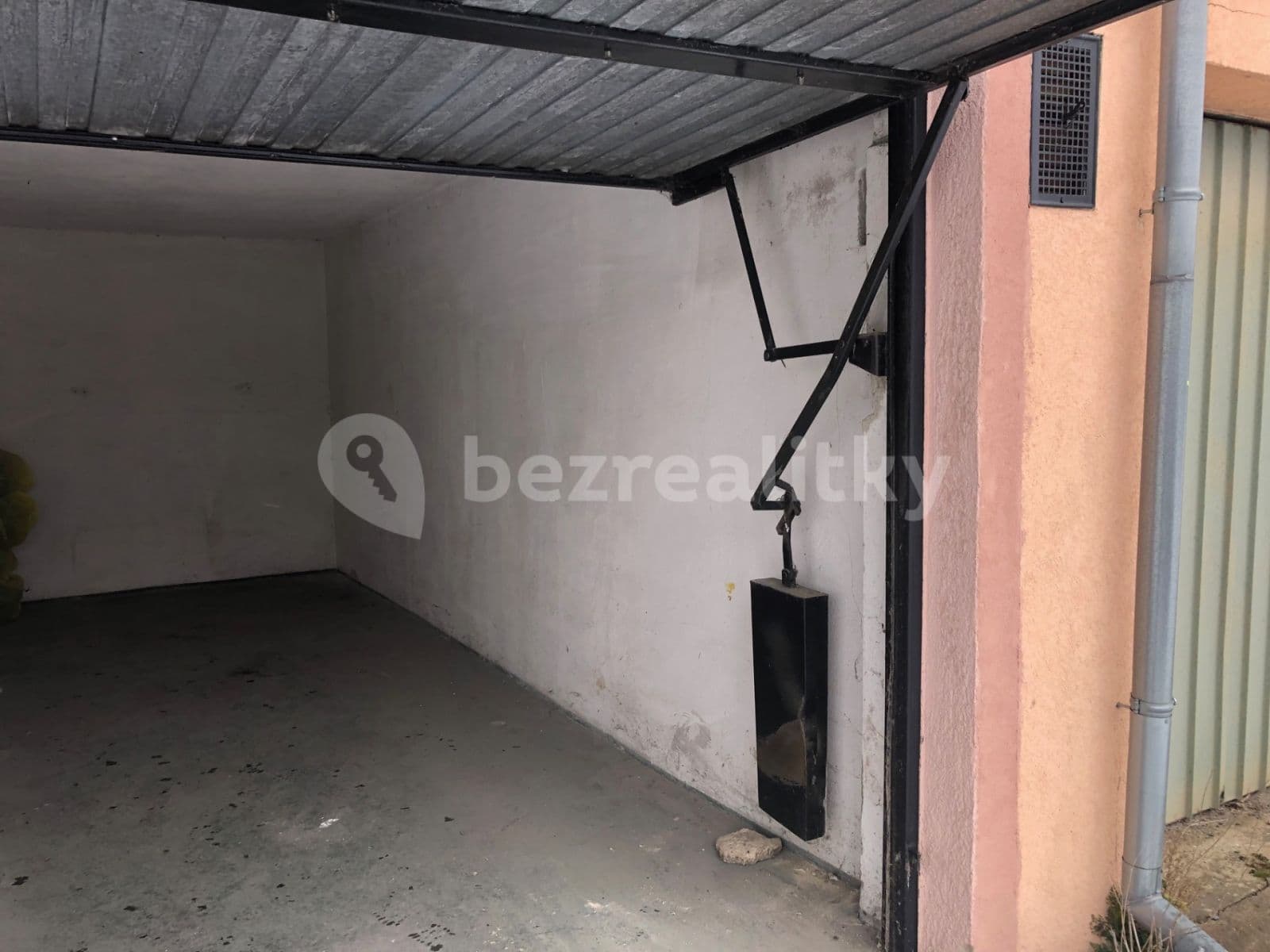 Predaj garáže 18 m², Mělník, Středočeský kraj Predaj garáže 18 m², Mělník, Středočeský kraj